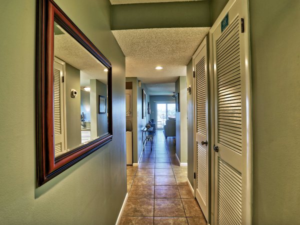 Luxurious Bayfront Condo Steps to beach